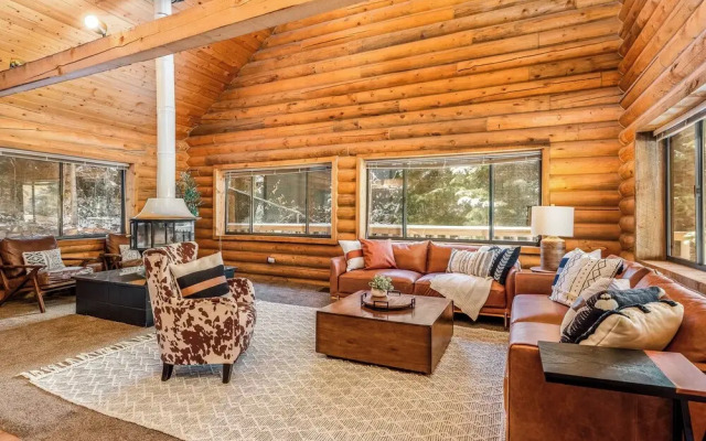 Lodge Hot Tub Dueling Basketball