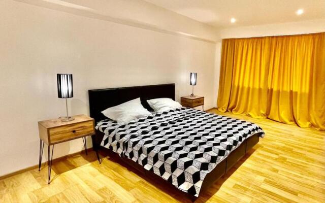 2 Bedroom Apartment on Chavchavadze Ave