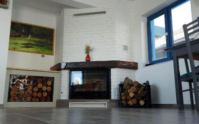 Delta Summer House Crisan