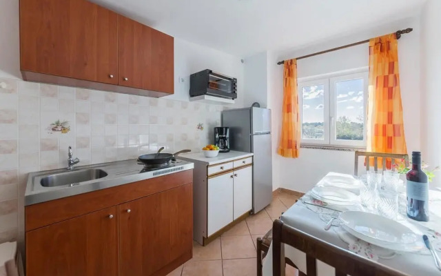 Stunning Apartment in Fazana With 2 Bedrooms and Wifi