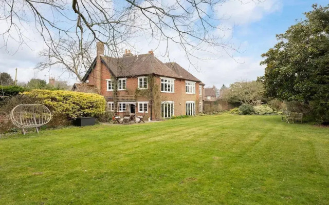 Country Retreat - Sleeps 14 - Large Garden