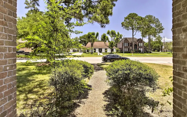 Spacious Houston Getaway ~ 23 Mi to Downtown!