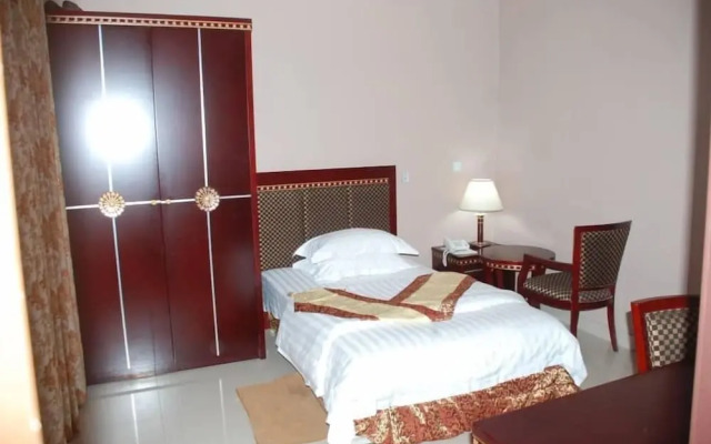 Obaa'S Golden Plaza Hotel