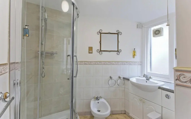 Imperial Horseferry Road Apartment