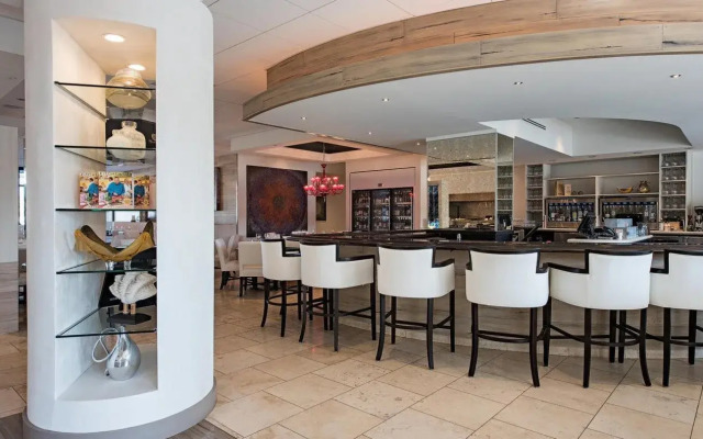 Naples Bay Resort & Marina