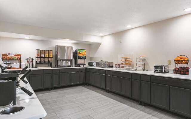 La Quinta Inn & Suites by Wyndham Minneapolis Northwest