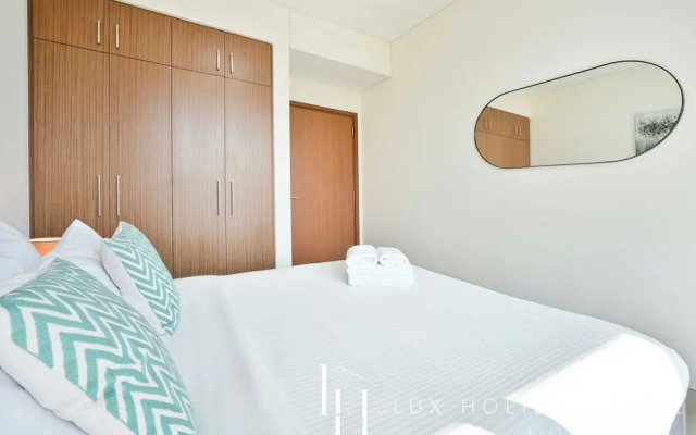 LUX 52 42 Deluxe Marina view suite