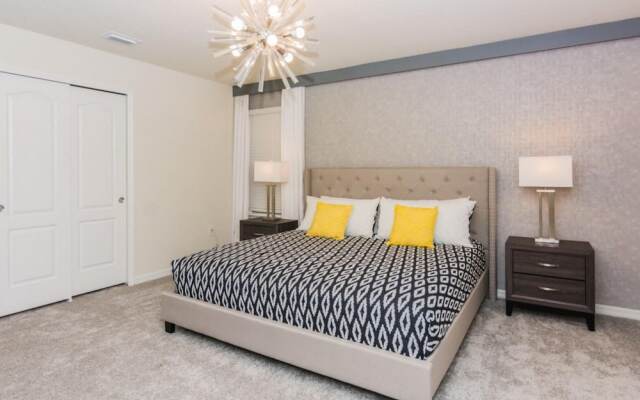 Beautiful Themed Vacation Home With Pool St5509