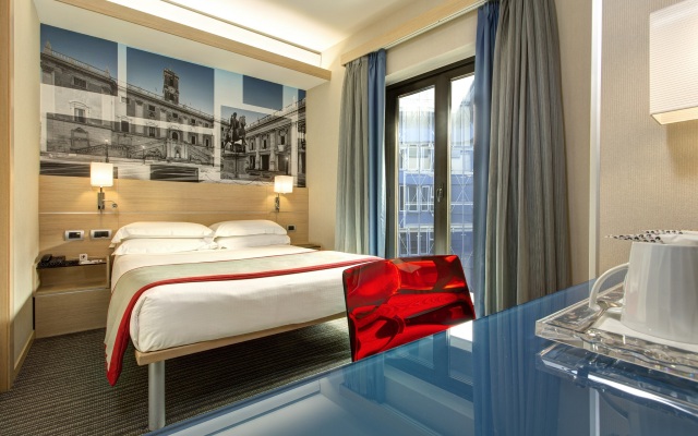 iQ Hotel Roma