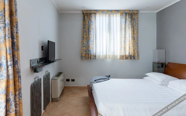 Crosti Apartments Hotel