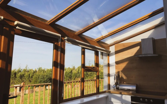 Hookless Holiday Homes
