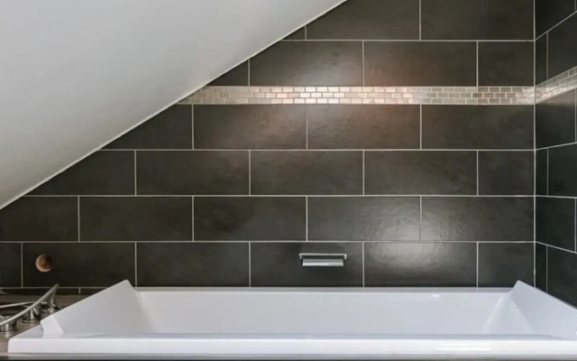 Spacious House With Garden and Parking