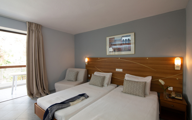 Dionysos Hotel & Suites