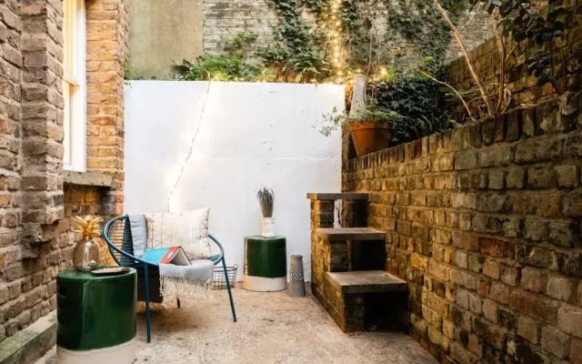 The Kensington Grove - Stylish 2BDR Flat with Private Patio