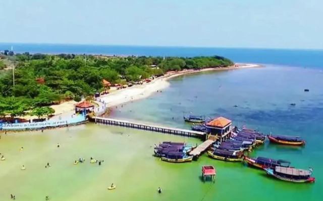 Bandengan Beach Hotel Jepara 2