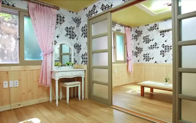 Yangsan Chickweed & Flower Pension