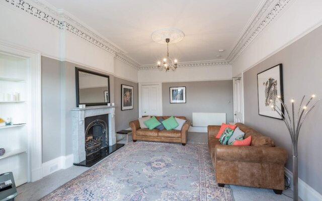 Guestready - Lovely 4BR Family Flat in Edinburgh's City Centre