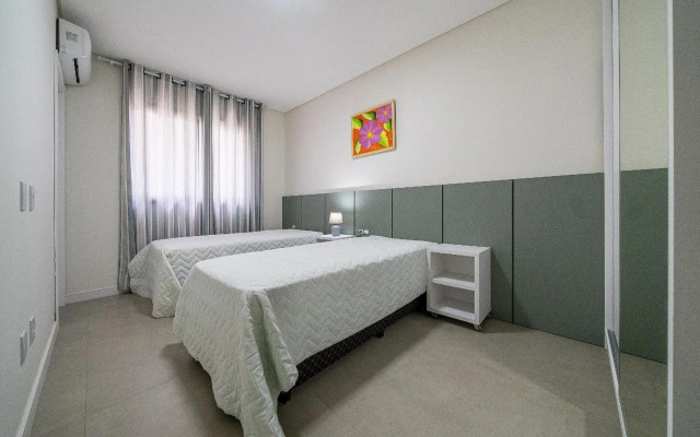 060 - Lindíssimo apto com 02 suítes em Bombas