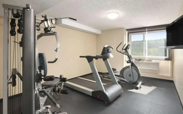 Econo Lodge Causeway Bay