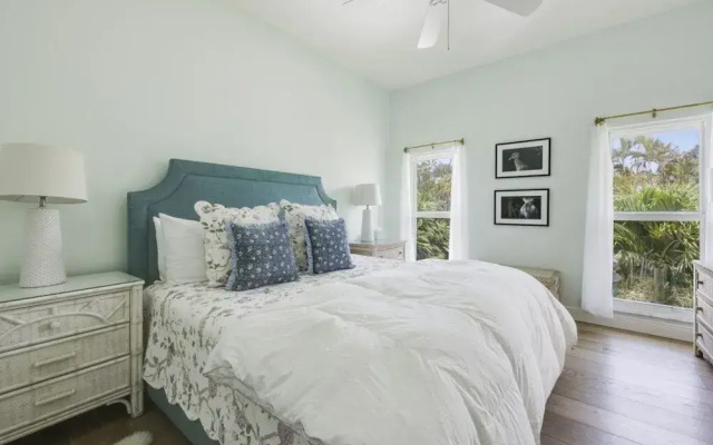 Arcadia-stunning Gulf Front Beauty! 4 Bedroom Home by RedAwning