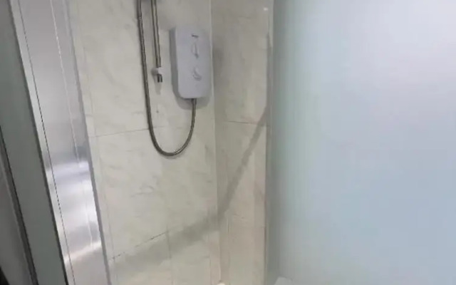Spacious1br-6guests-walktoshops-fastwifi