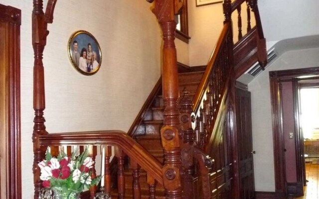 Victorian Loft B & B