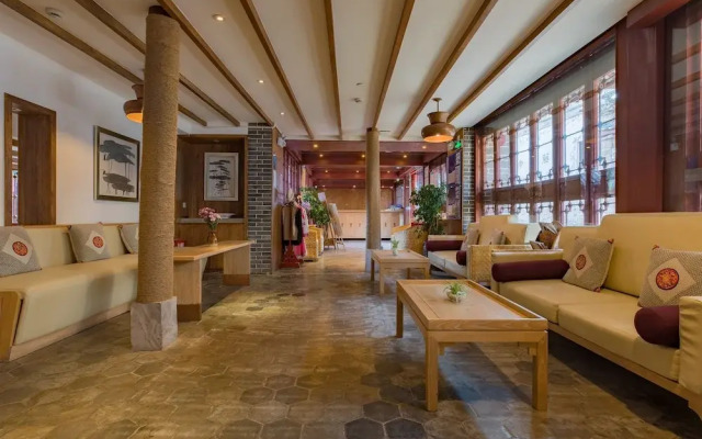 Lijiang Ivy Garden Cloud Mountain Hotel