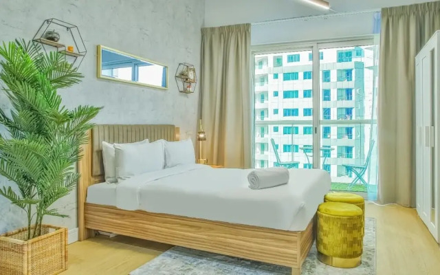 Plush Studio Having Lake View by Bnbmehomes