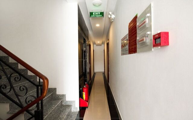 OYO 471 White 1 Hotel