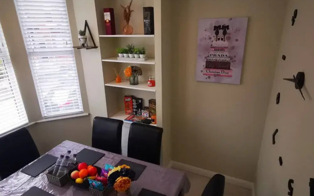 4BR Modern Botanic House