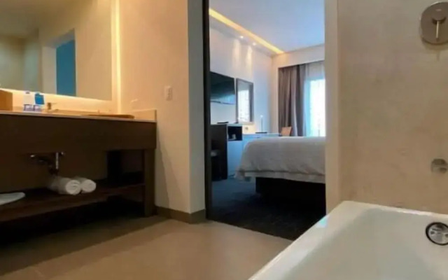 Hampton Inn by Hilton Celaya