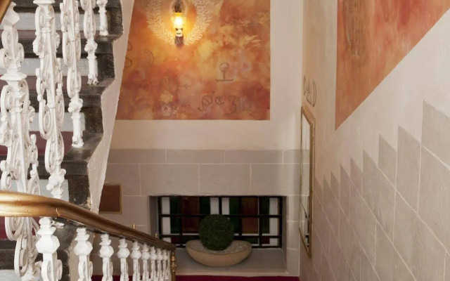 Old Time Hotel