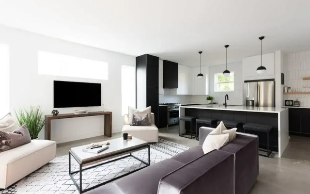 Modern DT Luxury - Rooftop City Views