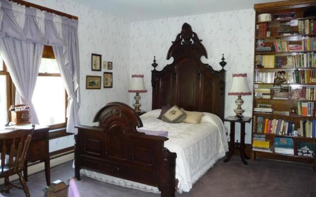 Victorian Loft B & B