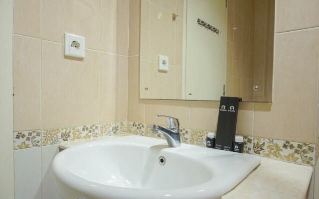 Strategic 1BR The Boulevard Apartment with Luxurious Design