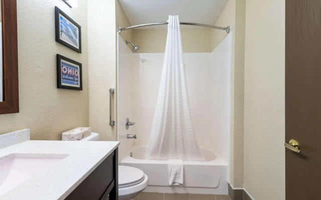 Baymont Inn & Suites Fairborn