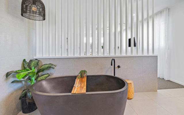 Beach Home in Burleigh Waters