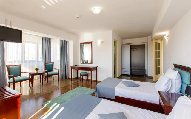 Lira Pacific Aparthotel