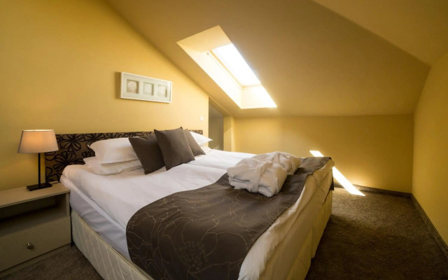Seven Seasons Hotel
