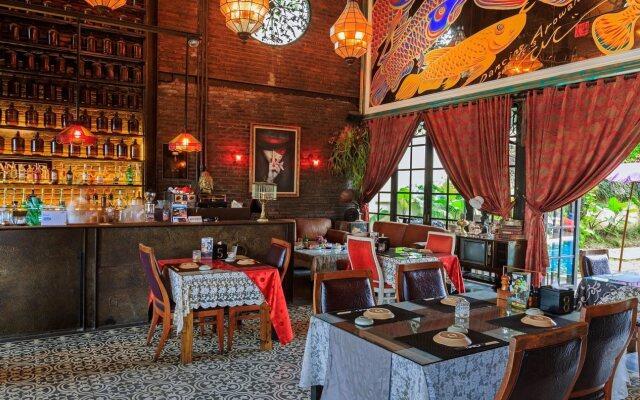 Sama Sama Suites and Restaurant