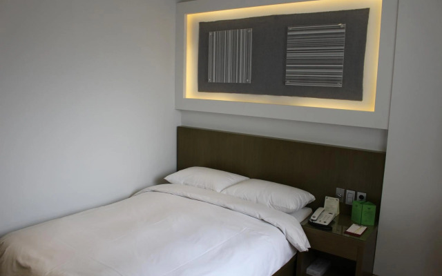 Insadong Crown Hotel