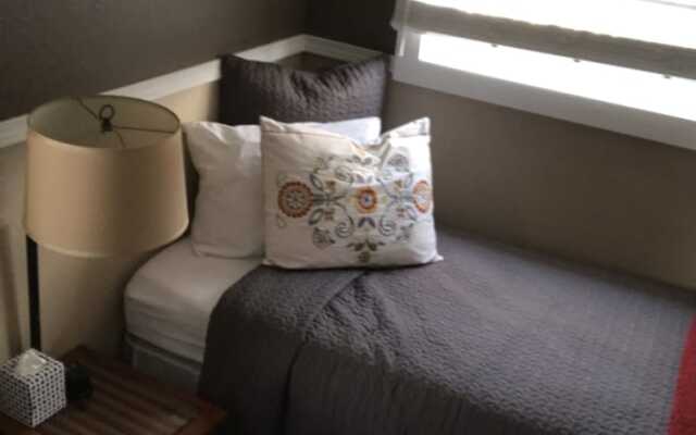 White House Inn on the Waterfront