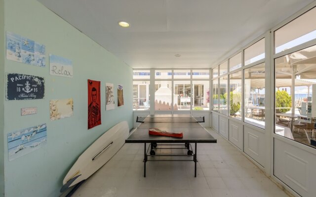 Beachfront Modern Flat-Breakfast Included