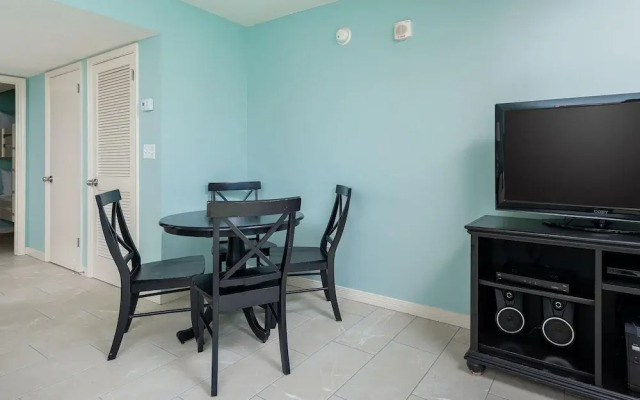 Phoenix All Suites by Brett Robinson