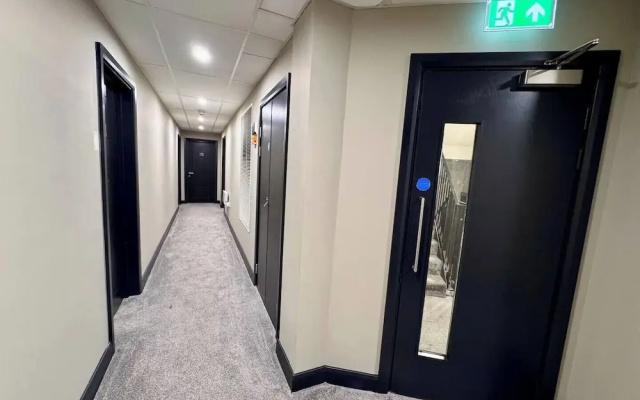 Modern City Apartment - Sleeps 4 & Walk to Arena