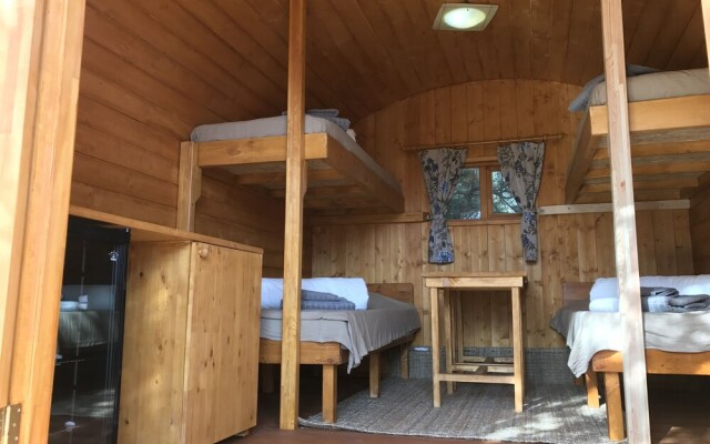 Eco-wooden Houses Camping Montaña Roja