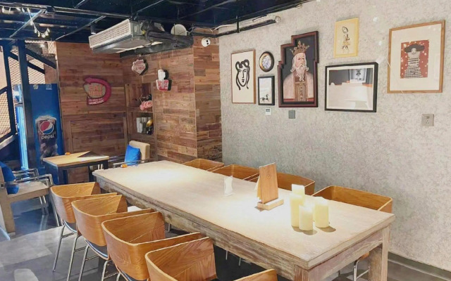 Luoyang Hesheng Hotel (Peony Plaza)