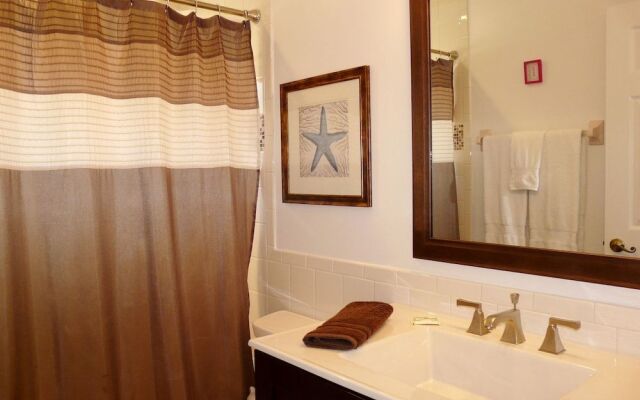 Waterfront Home With Views, Pool and Walk to Beach