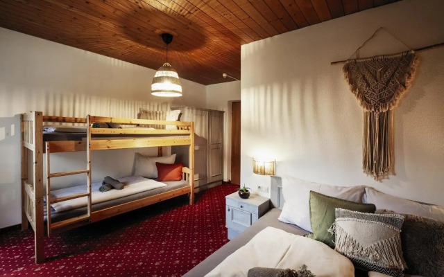 PineTree Lodge