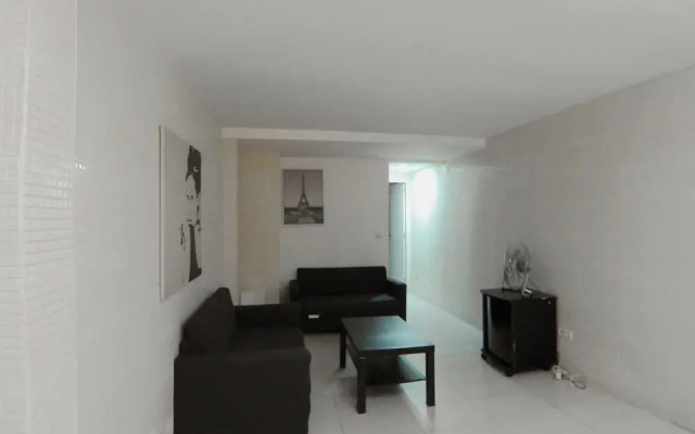 Apartamento de 2 Habitaciones, bajos, en Puerta del Angel AZBD